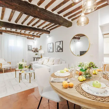 The Hidden Alley Apartman *